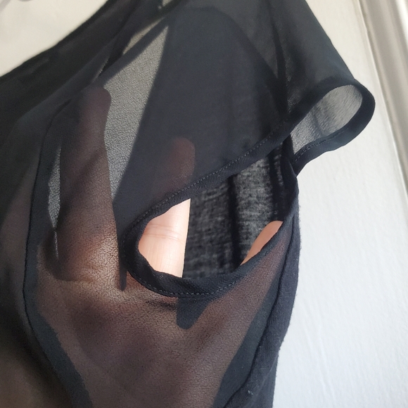 Banana Republic Black V Neck Oversized shirt W/ Sheer Short Sleeves Size S Basic - Picture 6 of 10